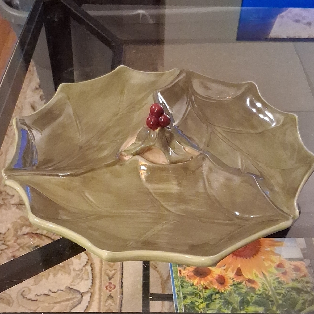 DIVIDED HOLLY BERRY SERVING DISH